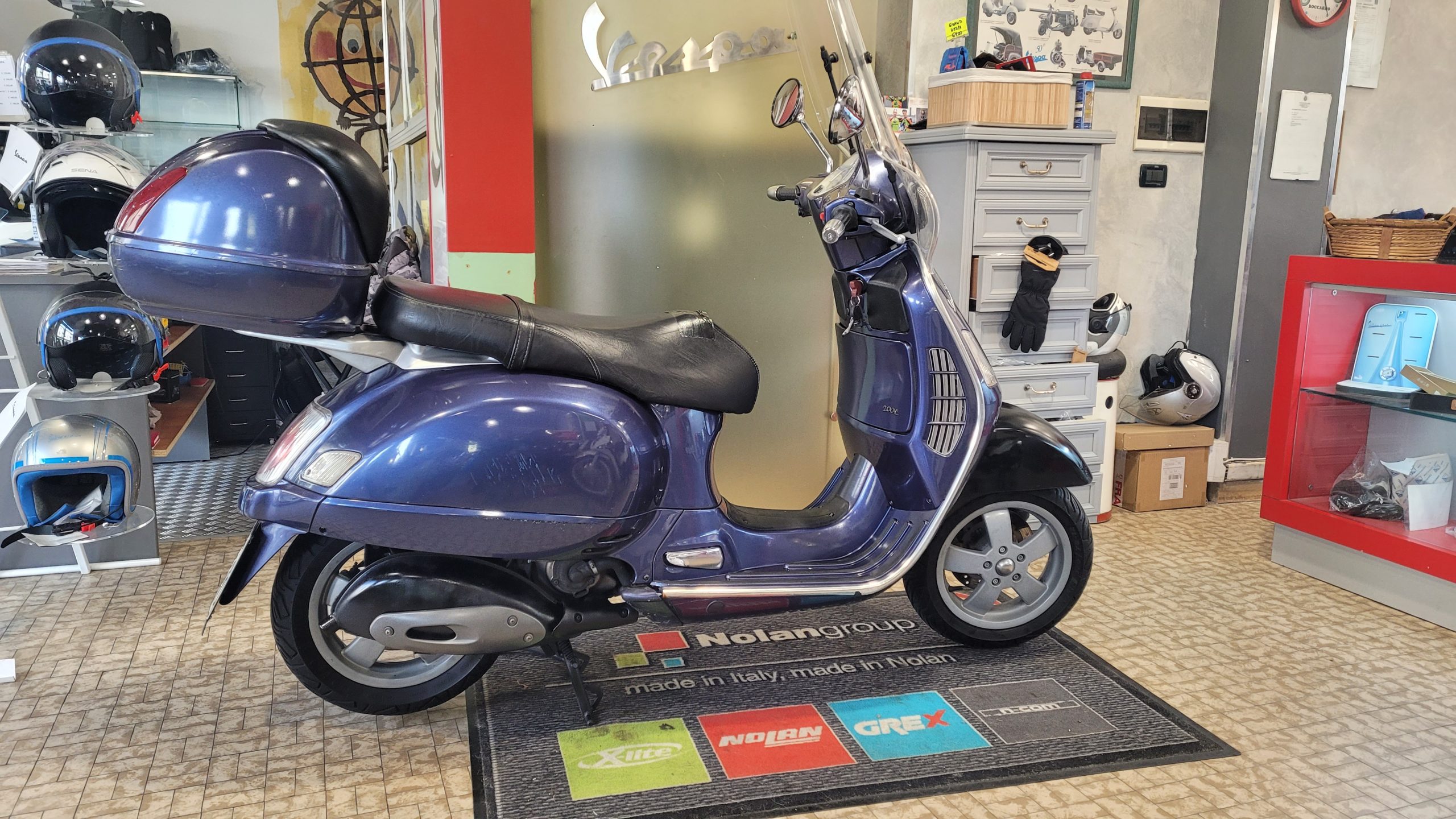 Vespa Granturismo 200L-image