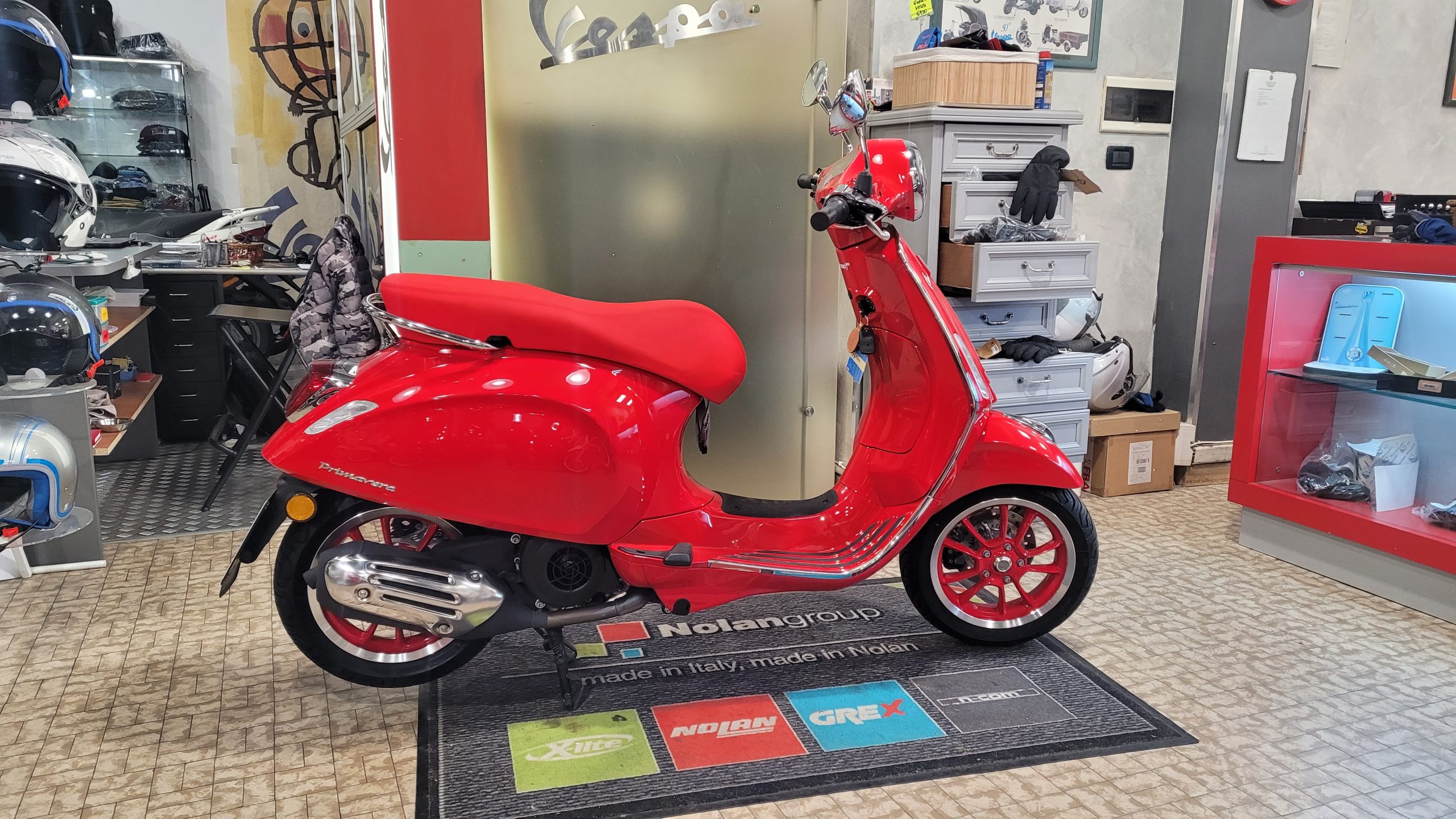 Vespa Primavera 125 Red Abs-image